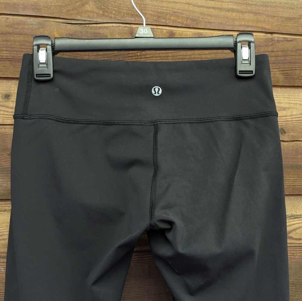 Lululemon Woman's Yoga Align Crop Leggings 20" Inseam, size 6 Black - Picture 9 of 10